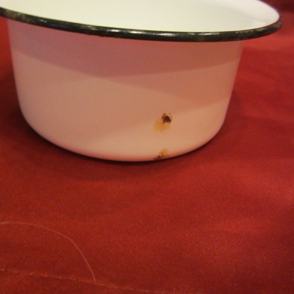 VTG LARGE ENAMEL CUP, WHITE W/BLACK ACCENTS - Picture 5 of 10